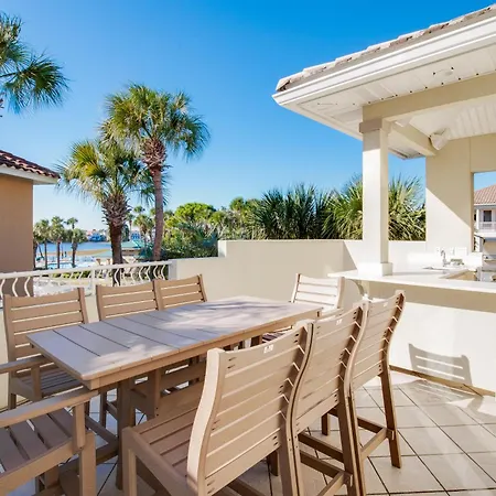 Community Pool, Hot Tub And Beach - Outdoor Kitchen